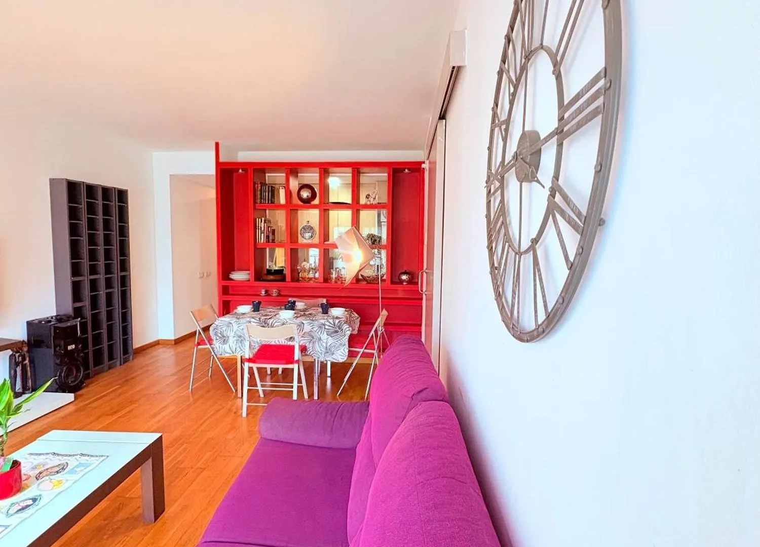 Stunning Flat For 5 People With Breakfast Included With Sagrada Familia Church View Barcelona España