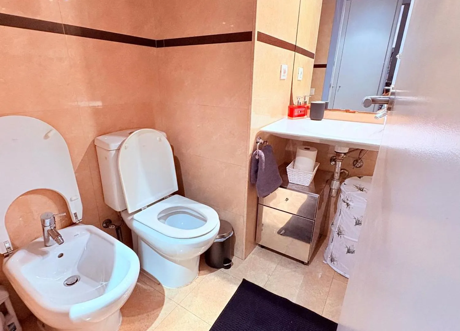 Stunning Flat For 5 People With Breakfast Included With Sagrada Familia Church View Barcelona