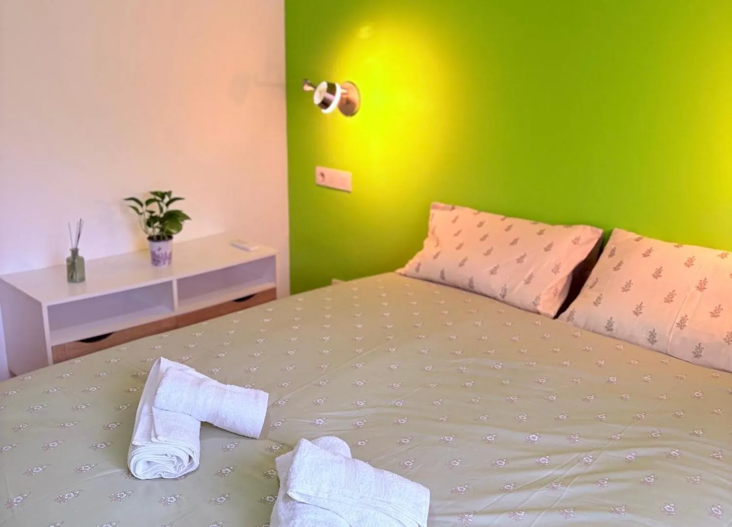 Apartment Stunning Flat For 5 People With Breakfast Included With Sagrada Familia Church View Barcelona Spain
