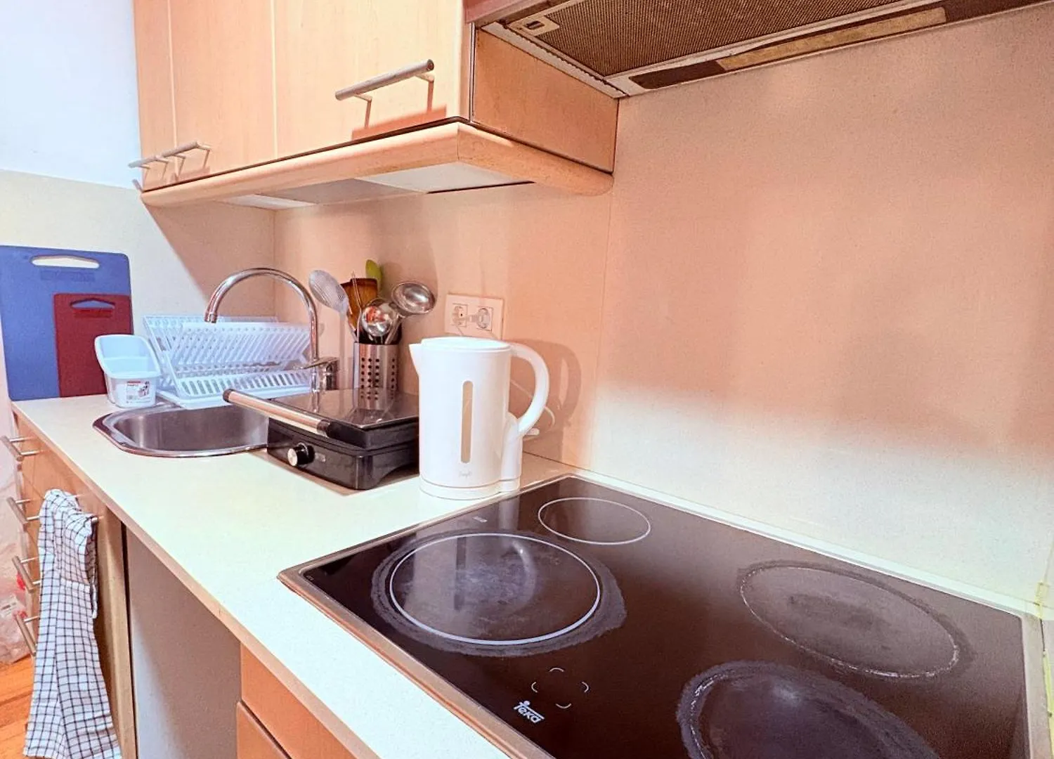 Stunning Flat For 5 People With Breakfast Included With Sagrada Familia Church View Barcelona 0*,  Spain