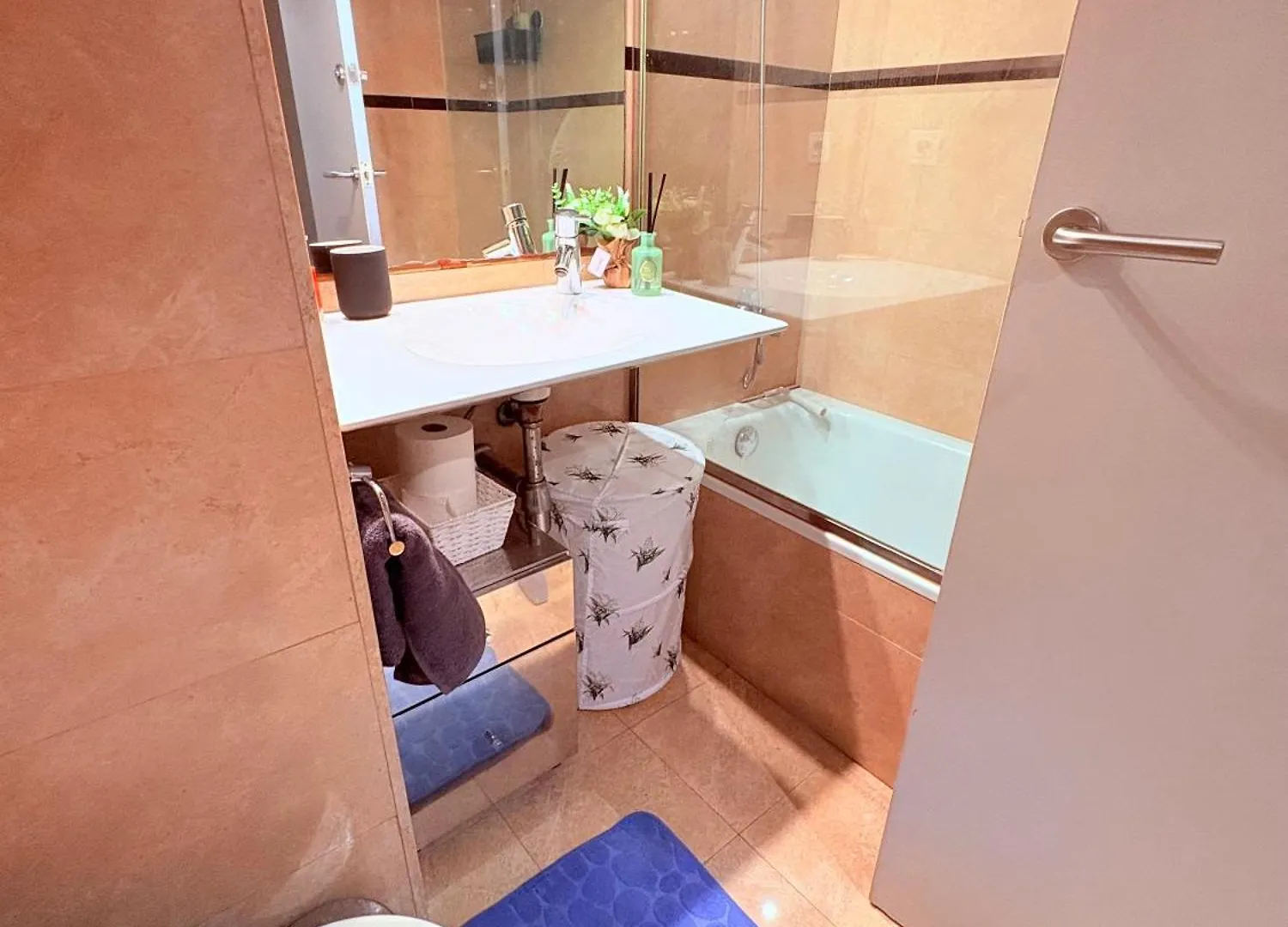 Stunning Flat For 5 People With Breakfast Included With Sagrada Familia Church View Barcelona Apartment
