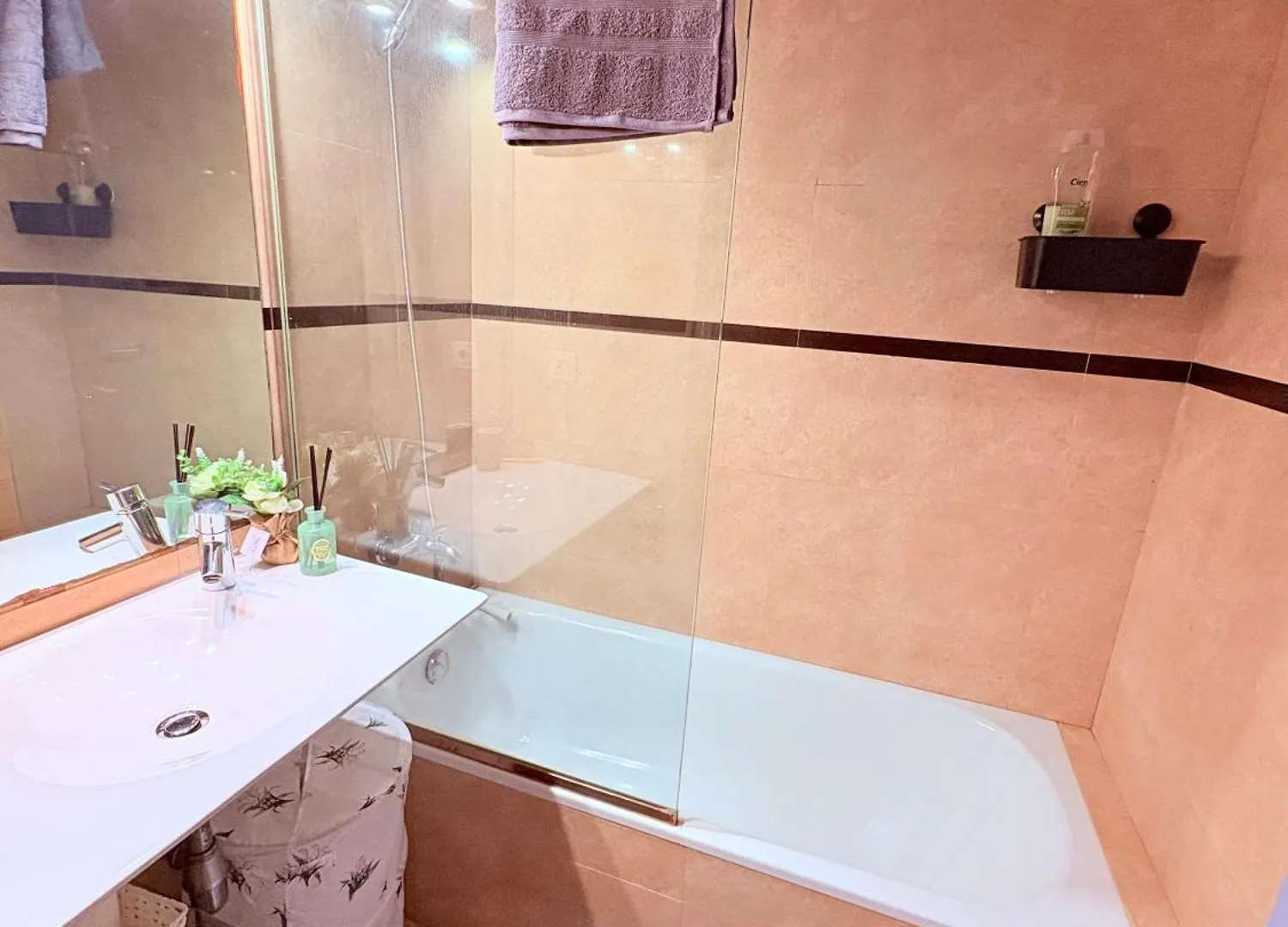 Stunning Flat For 5 People With Breakfast Included With Sagrada Familia Church View Barcelona