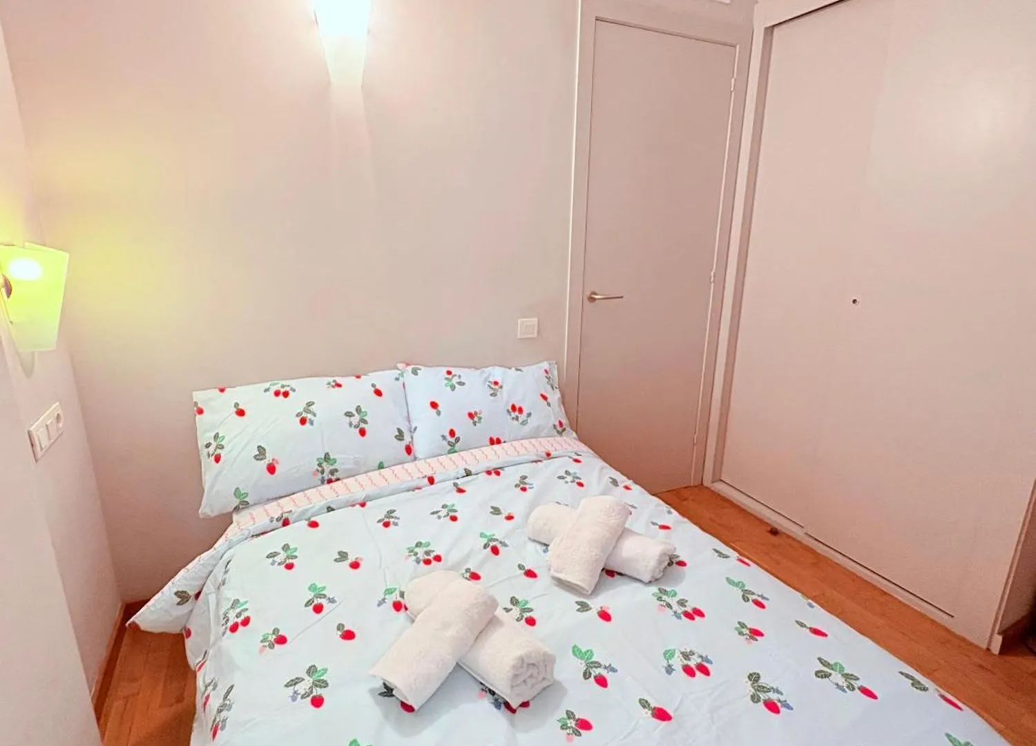Apartment Stunning Flat For 5 People With Breakfast Included With Sagrada Familia Church View Barcelona